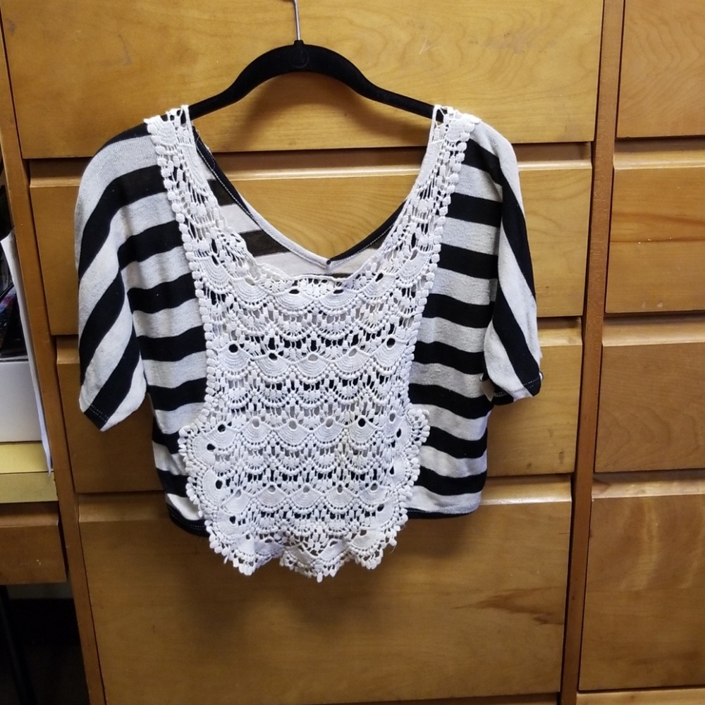Crop top - Picture 2 of 3